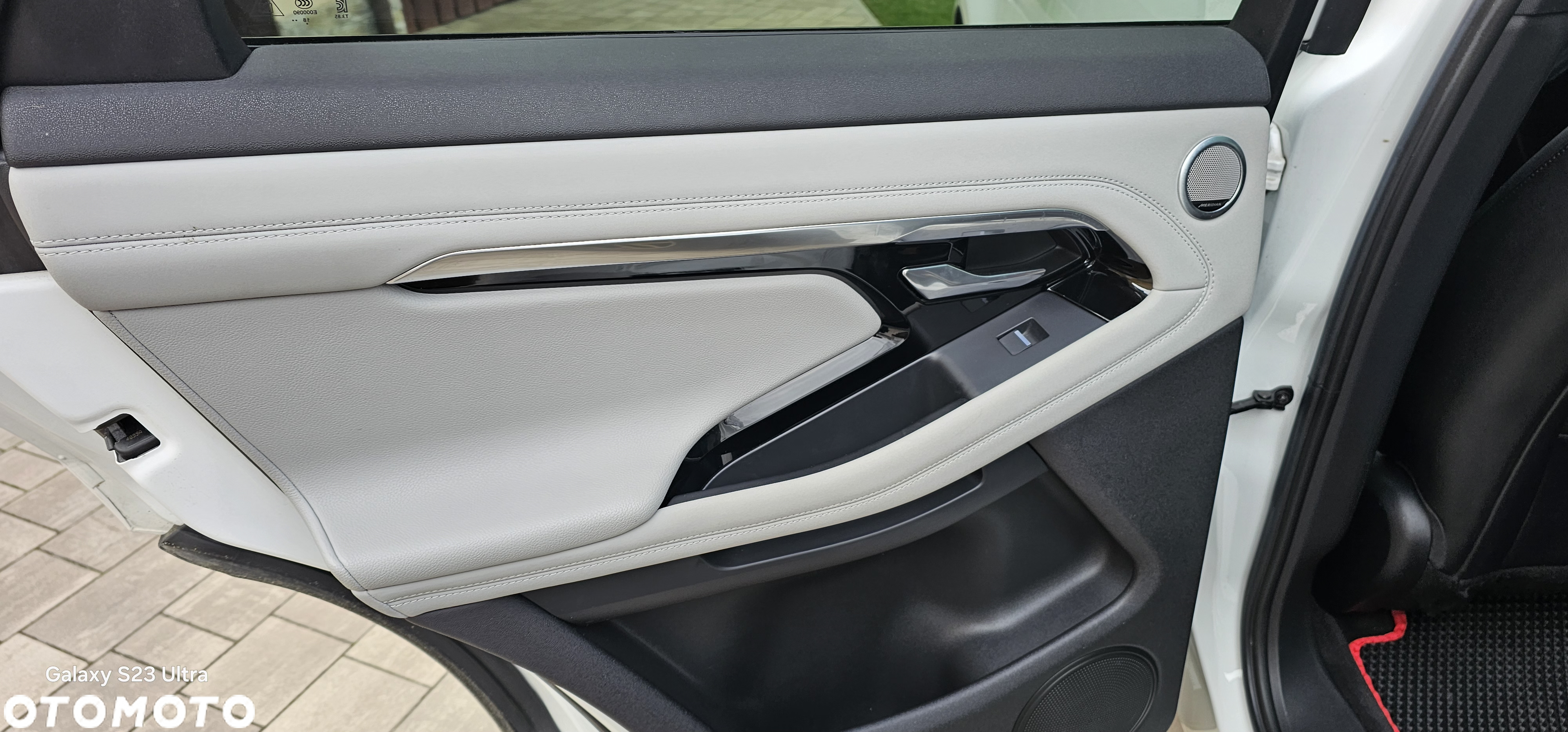 Land Rover Range Rover Evoque P300 R-Dynamic - 32