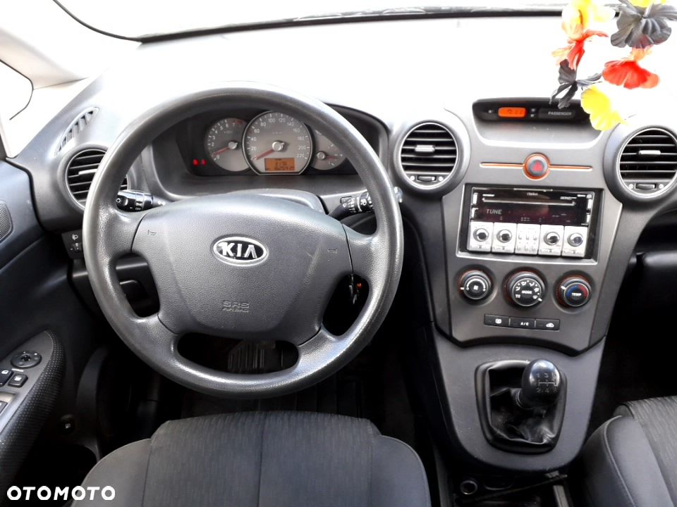 Kia Carens - 36