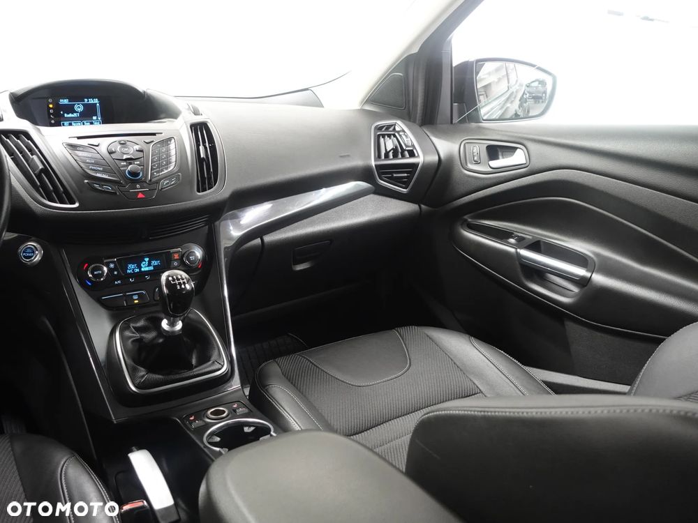 Ford Kuga 1.6 EcoBoost 2x4 Titanium - 28