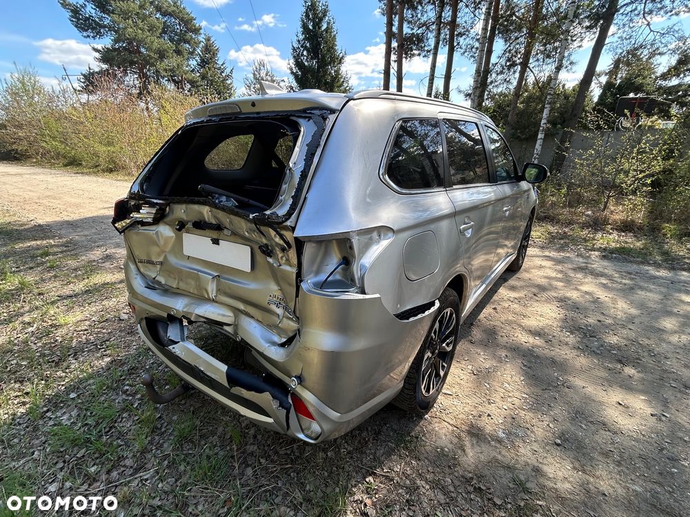 Mitsubishi Outlander Instyle NAVI + - 4