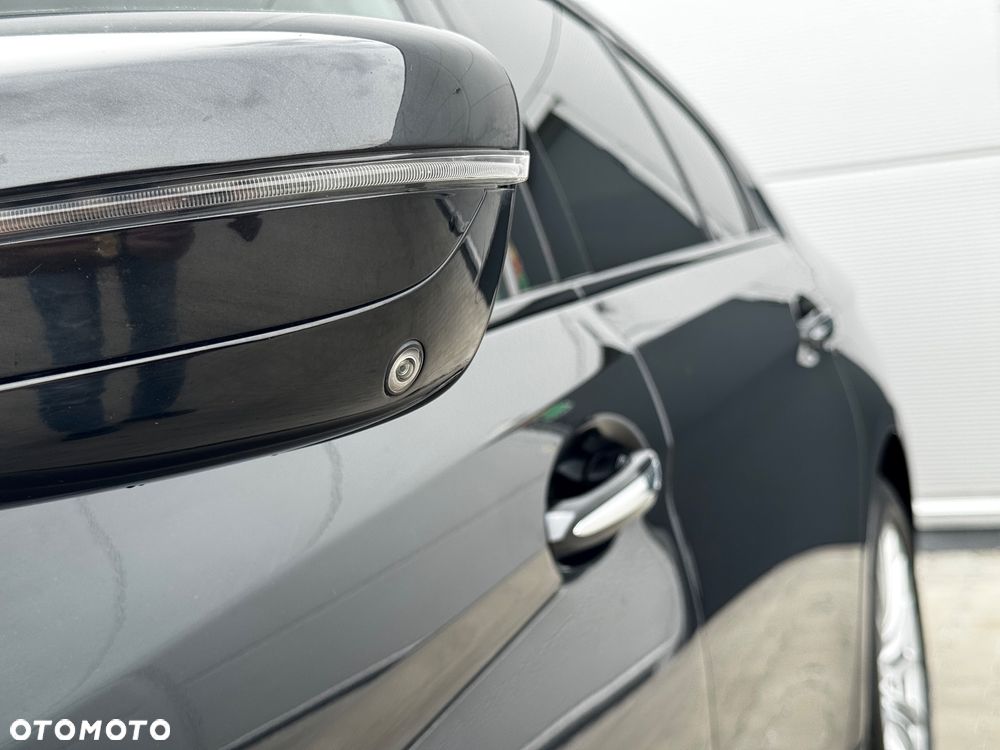 BMW Seria 5 520d Sport Line - 32