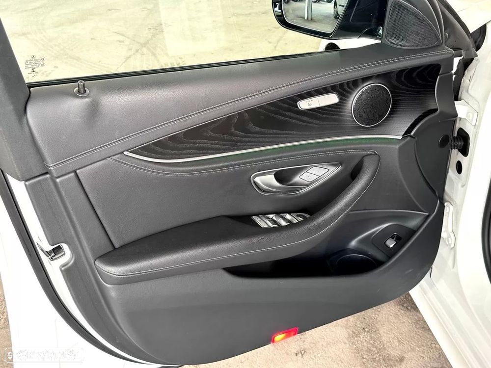 Mercedes-Benz E 300 de 4Matic 9G-TRONIC AMG Line - 12