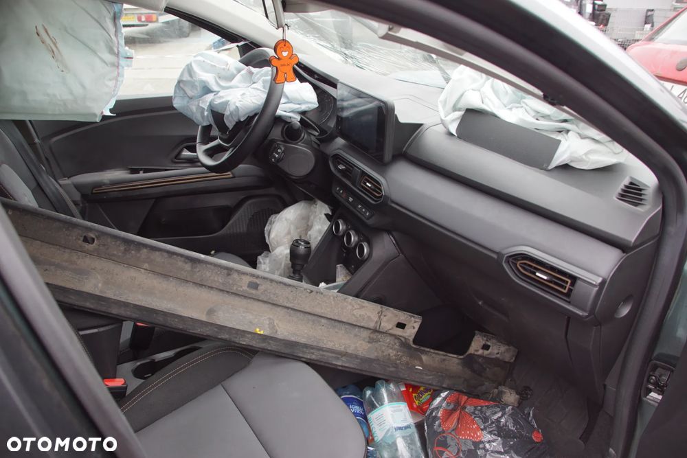 Auto na części - Dacia Jogger Lift 1.0 TCE 100 KM H4D480 TEDQK 2025R Silnik Skrzynia Drzwi Klapa Zderzak Błotnik Lampa Lusterko Klamka Szyba Deska Kokpit Sterownik Moduł Czujnik Licznik Wyświetlacz Panel Kierownica - 9