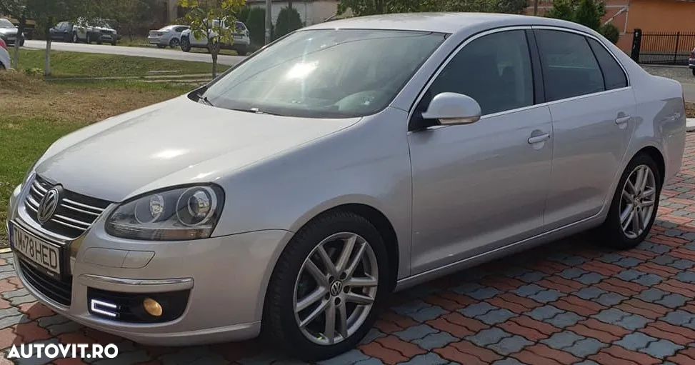 Volkswagen Jetta 2.0 TDI DPF Sportline - 1