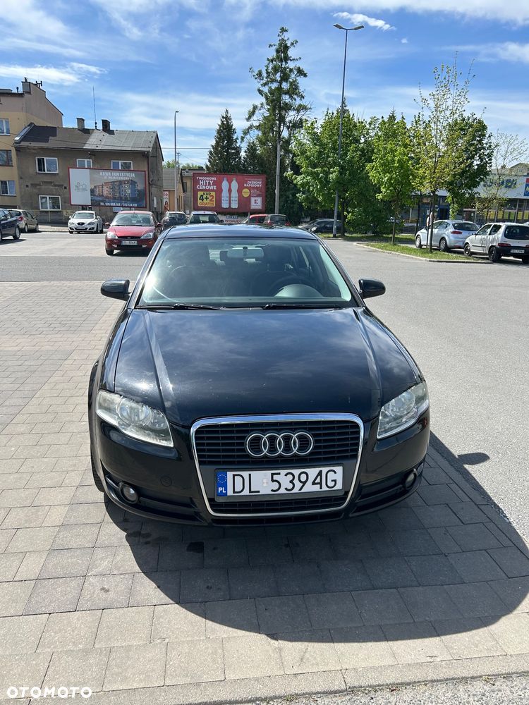Audi A4 Limousine - 1
