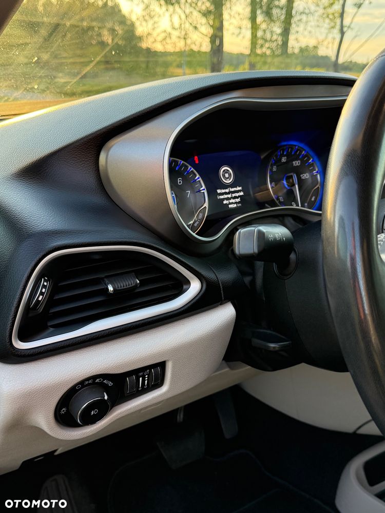 Chrysler Pacifica - 21