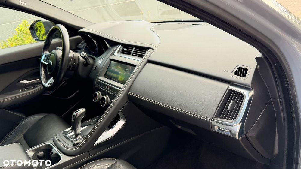 Jaguar E-Pace P250 AWD R-Dynamic - 28