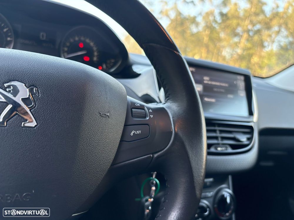 Peugeot 208 1.2 PureTech Style - 32