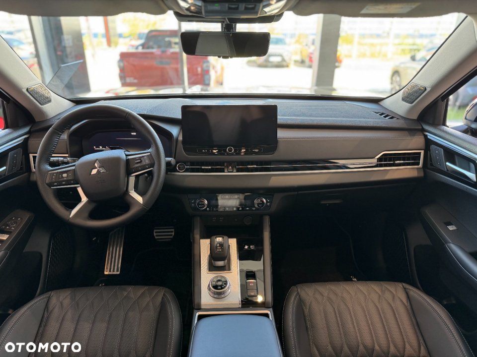 Mitsubishi Outlander - 10