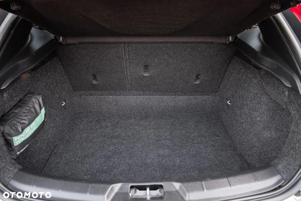 Volvo V40 D2 Kinetic - 28