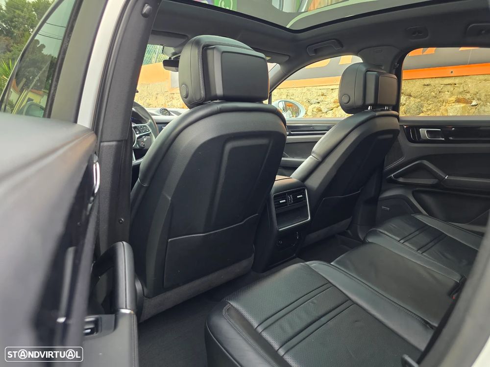 Porsche Cayenne Coupé E-Hybrid Tiptronic S Platinum Edition - 39