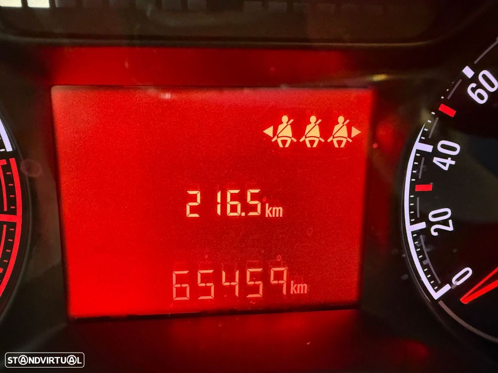 Opel Corsa 1.2 120 Anos - 8