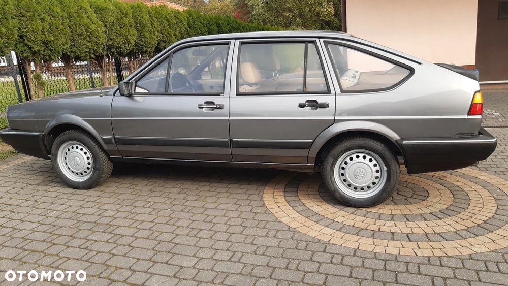 Volkswagen Passat 1.8 GL - 39