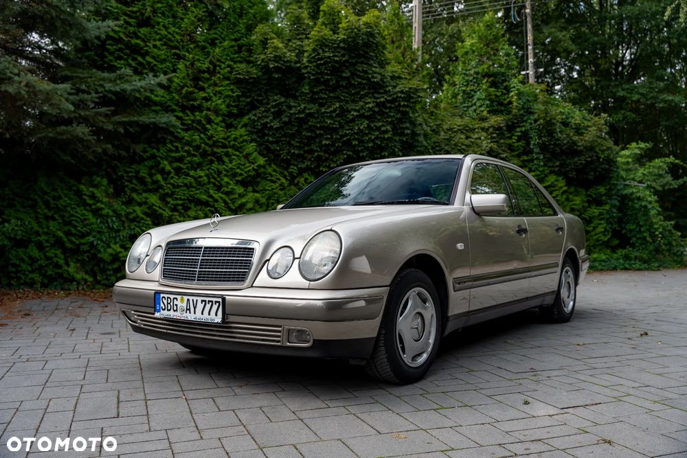 Mercedes-Benz Klasa E 200 - 15