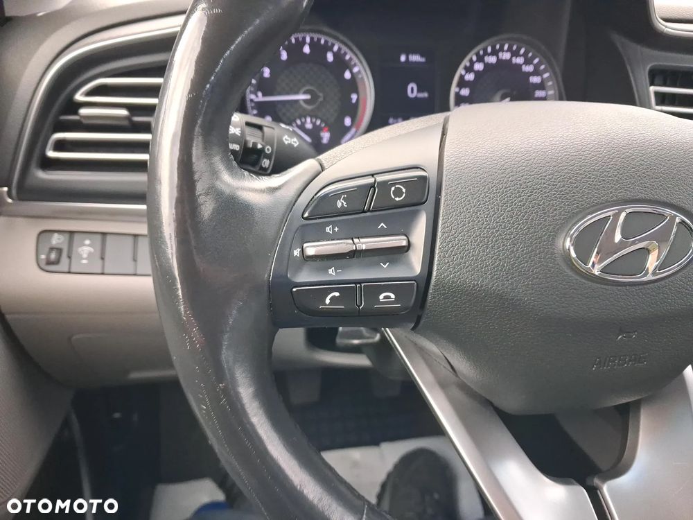 Hyundai Elantra 1.6 Comfort - 17