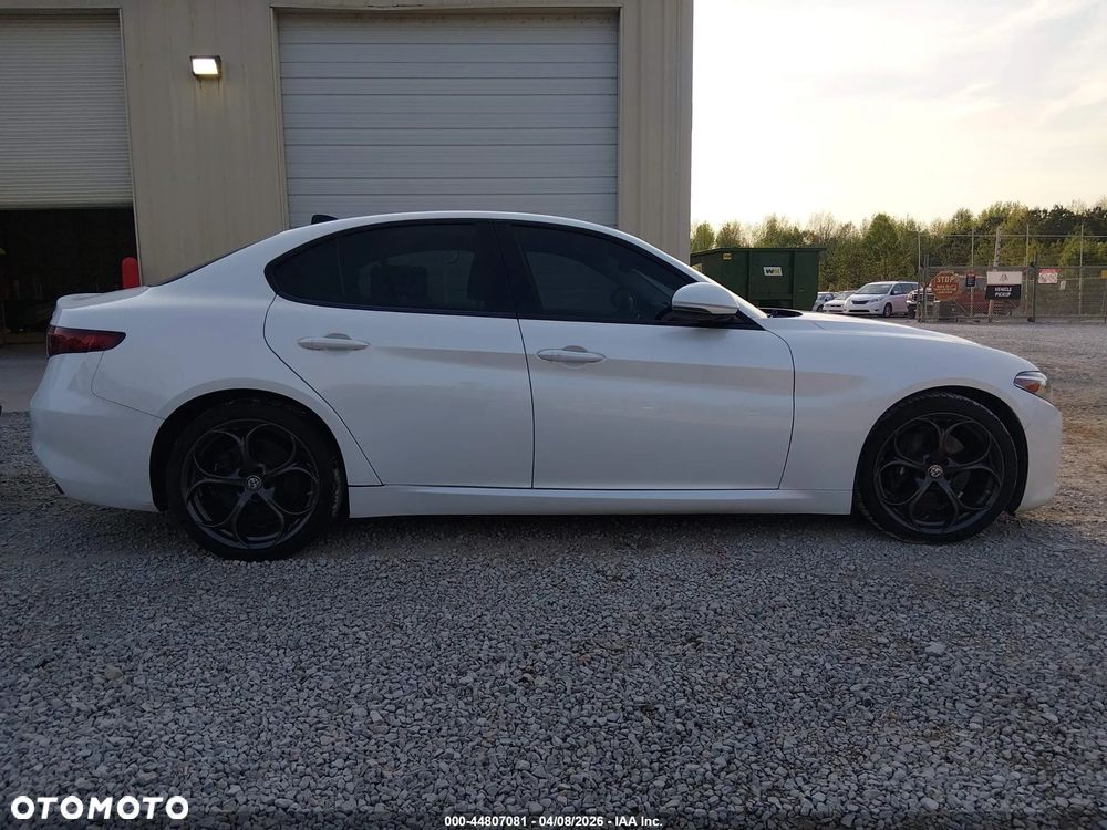 Alfa Romeo Giulia - 9