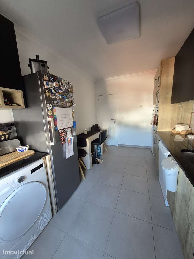 Apartamento T2 com varanda em Montemor-o-Novo.
Com sótão em bruto - Grande imagem: 5/17