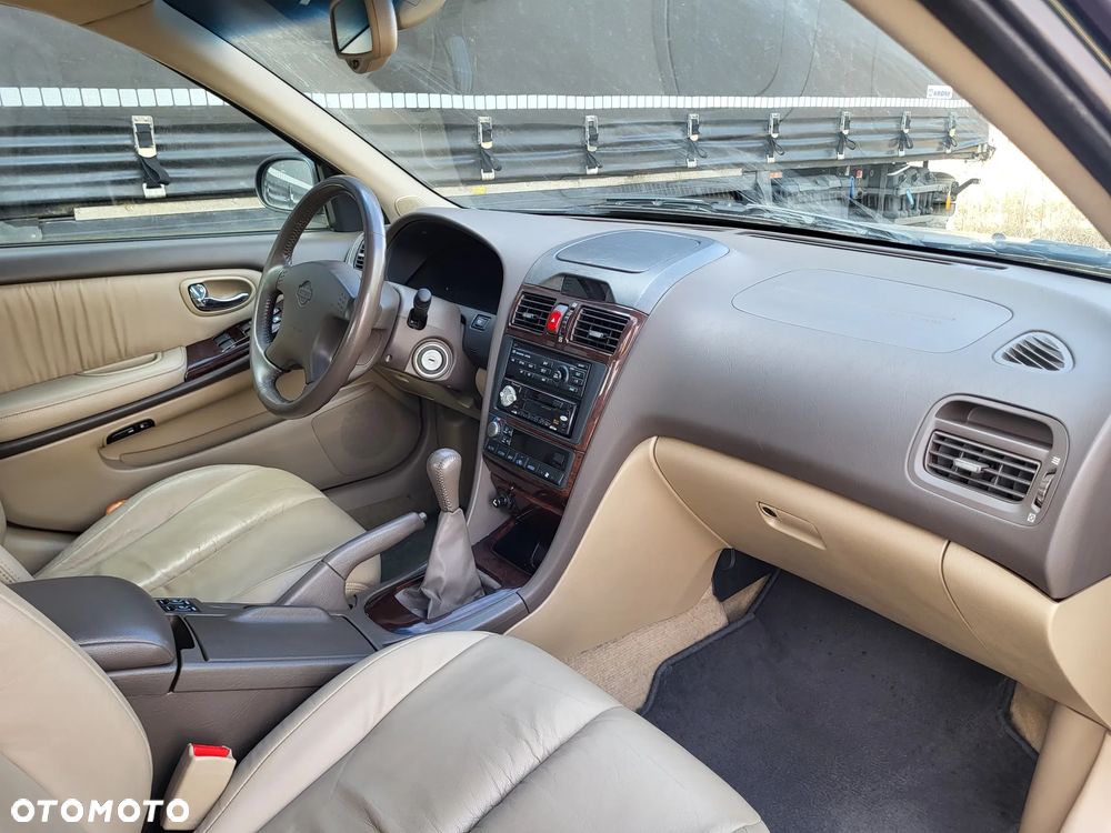 Nissan Maxima 2.0 Elegance - 30