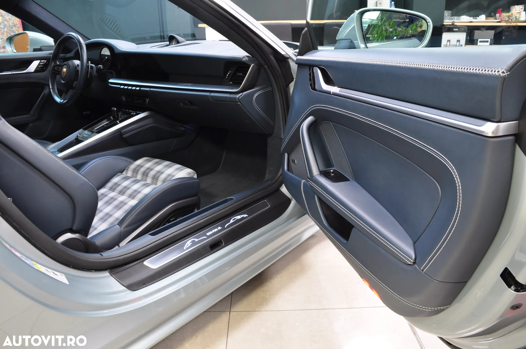 Porsche 911 Carrera 4S - 10