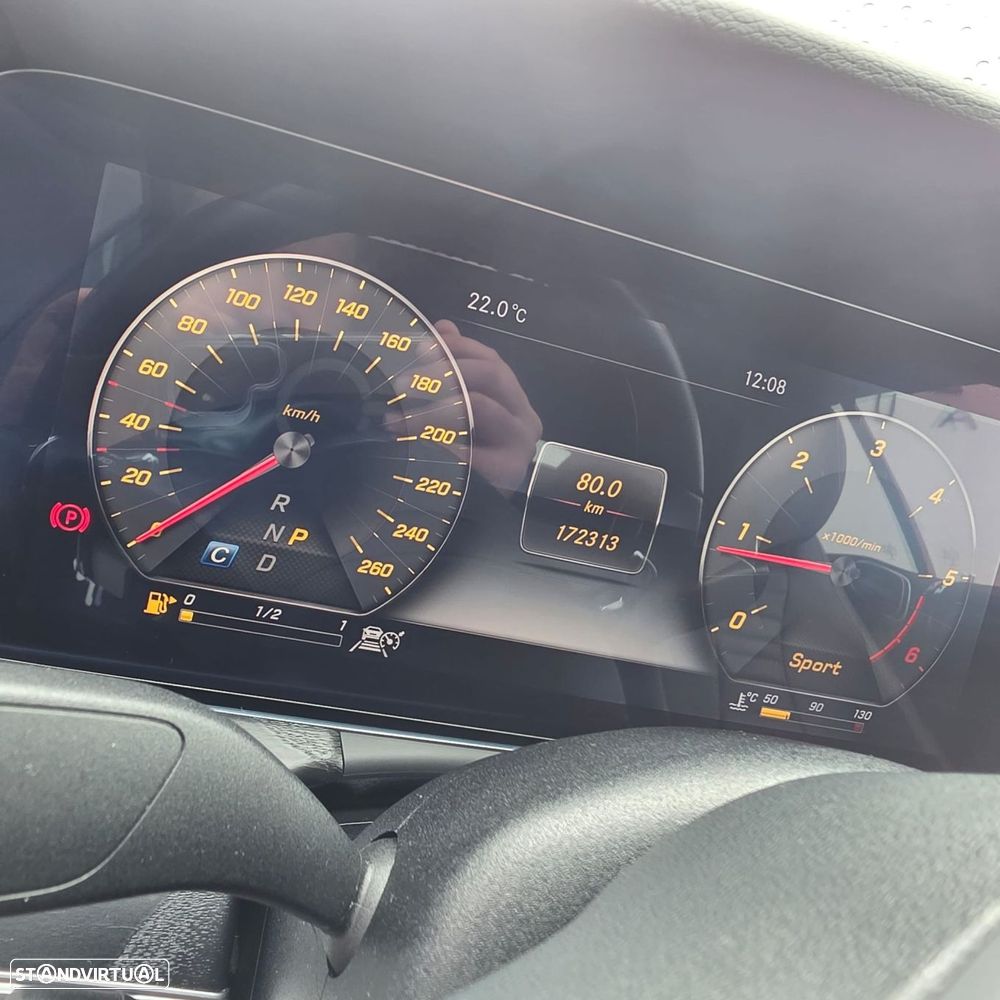 Mercedes-Benz E 220 d Coupe 9G-TRONIC AMG Line - 28
