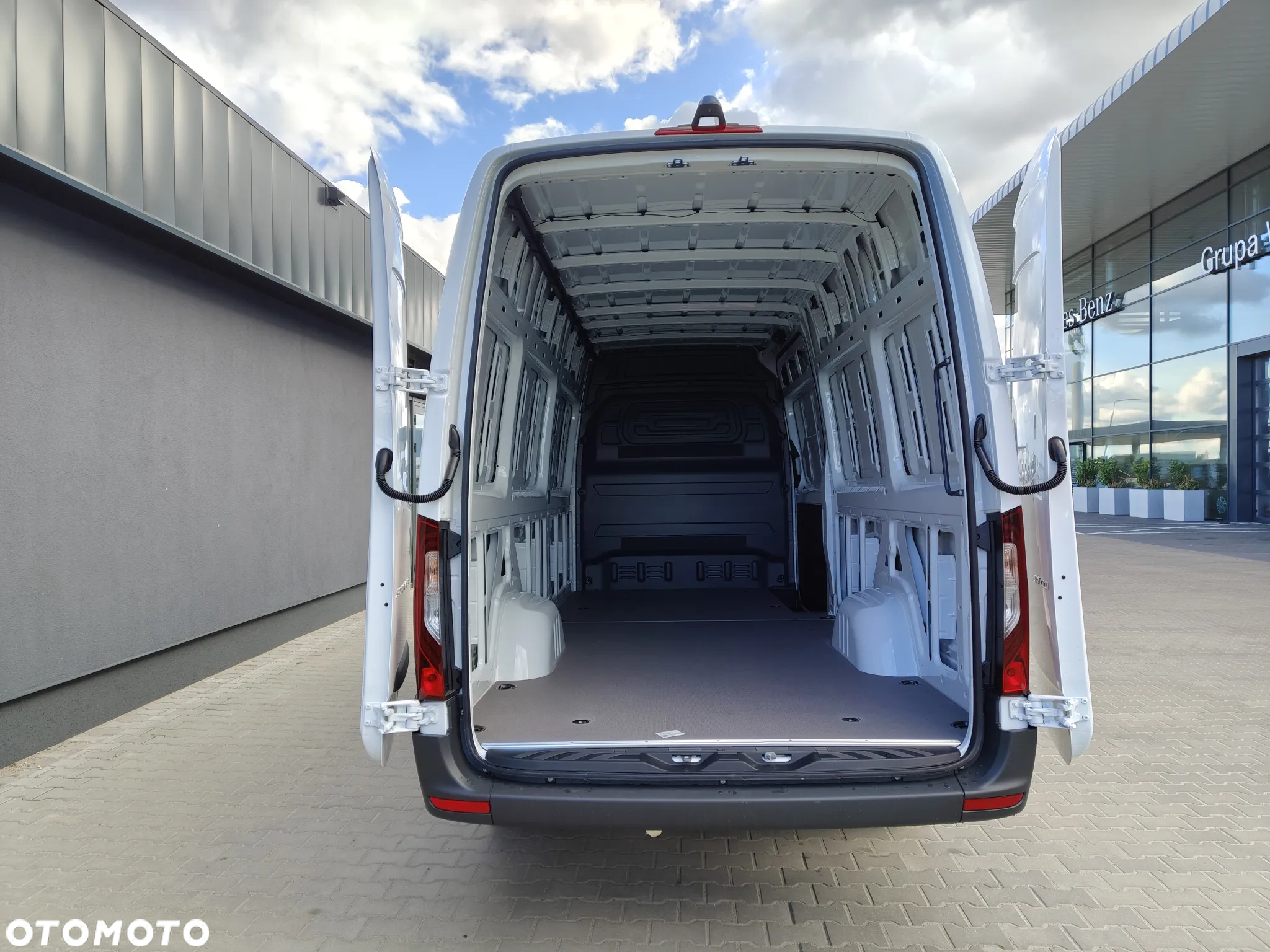 Mercedes-Benz Sprinter - 8