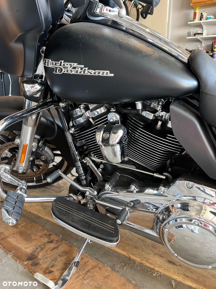 Harley-Davidson CVO Street Glide - 3