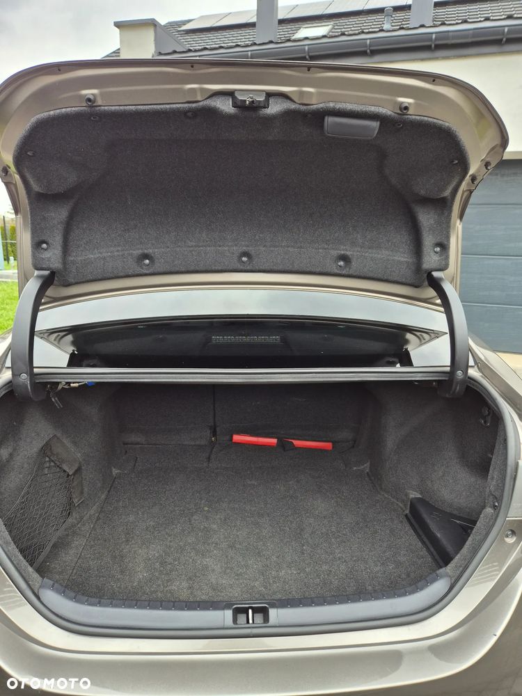 Toyota Corolla 1.6 Executive - 14
