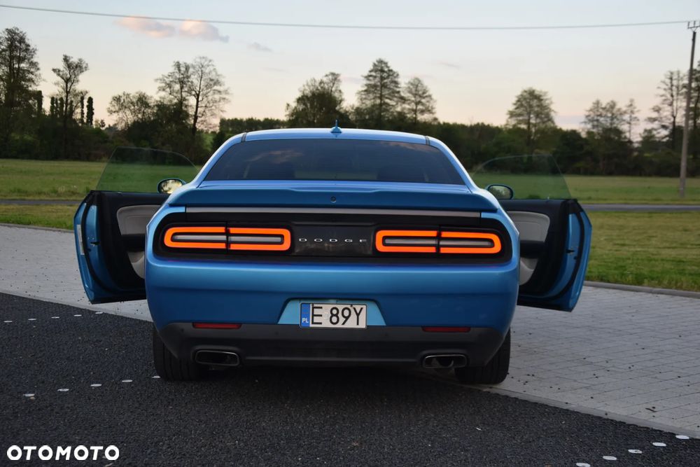 Dodge Challenger - 12