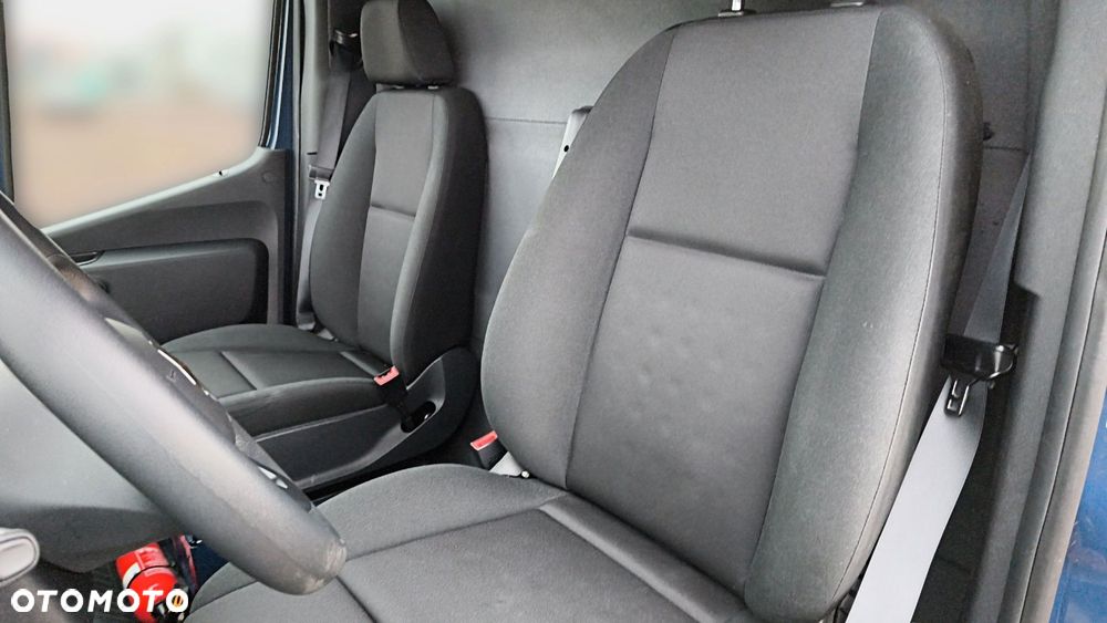 Mercedes-Benz Sprinter - 11