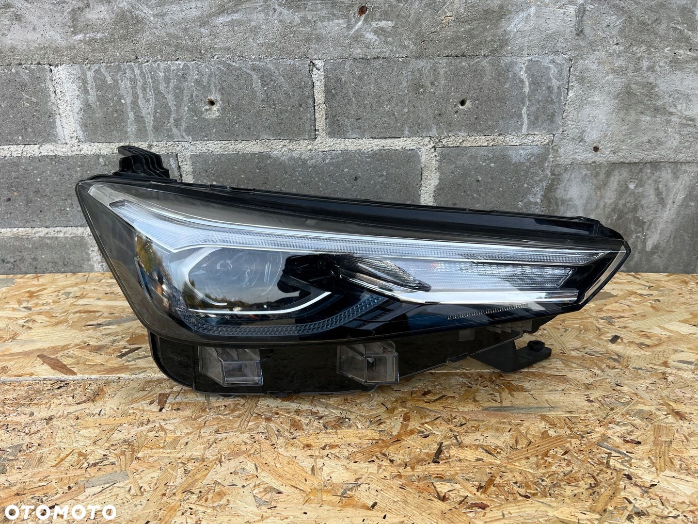 MG MG5 LAMPA PRZÓD PRAWA PRZEDNIA LED 100-40152 10796250 - 1