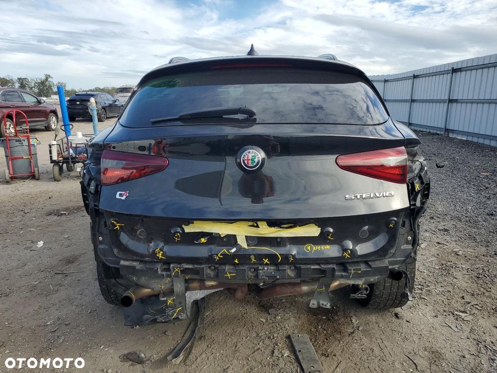 Alfa Romeo Stelvio 2.0 Turbo 16V AT8-Q4 Veloce Ti - 9