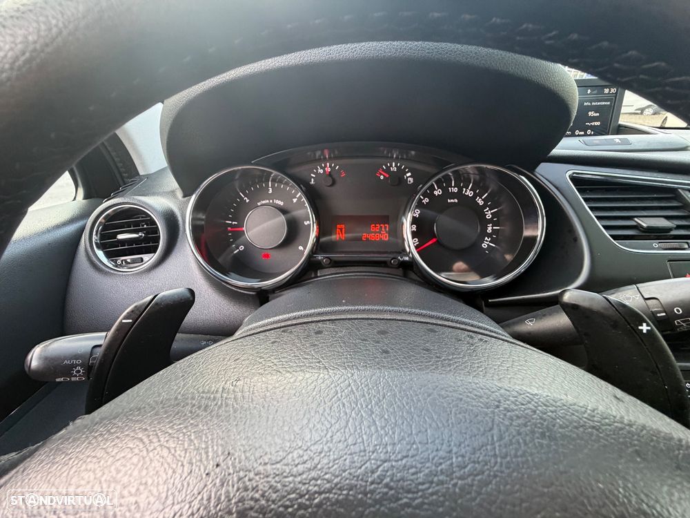 Peugeot 3008 1.6 e-HDi Style 2-Tronic - 32