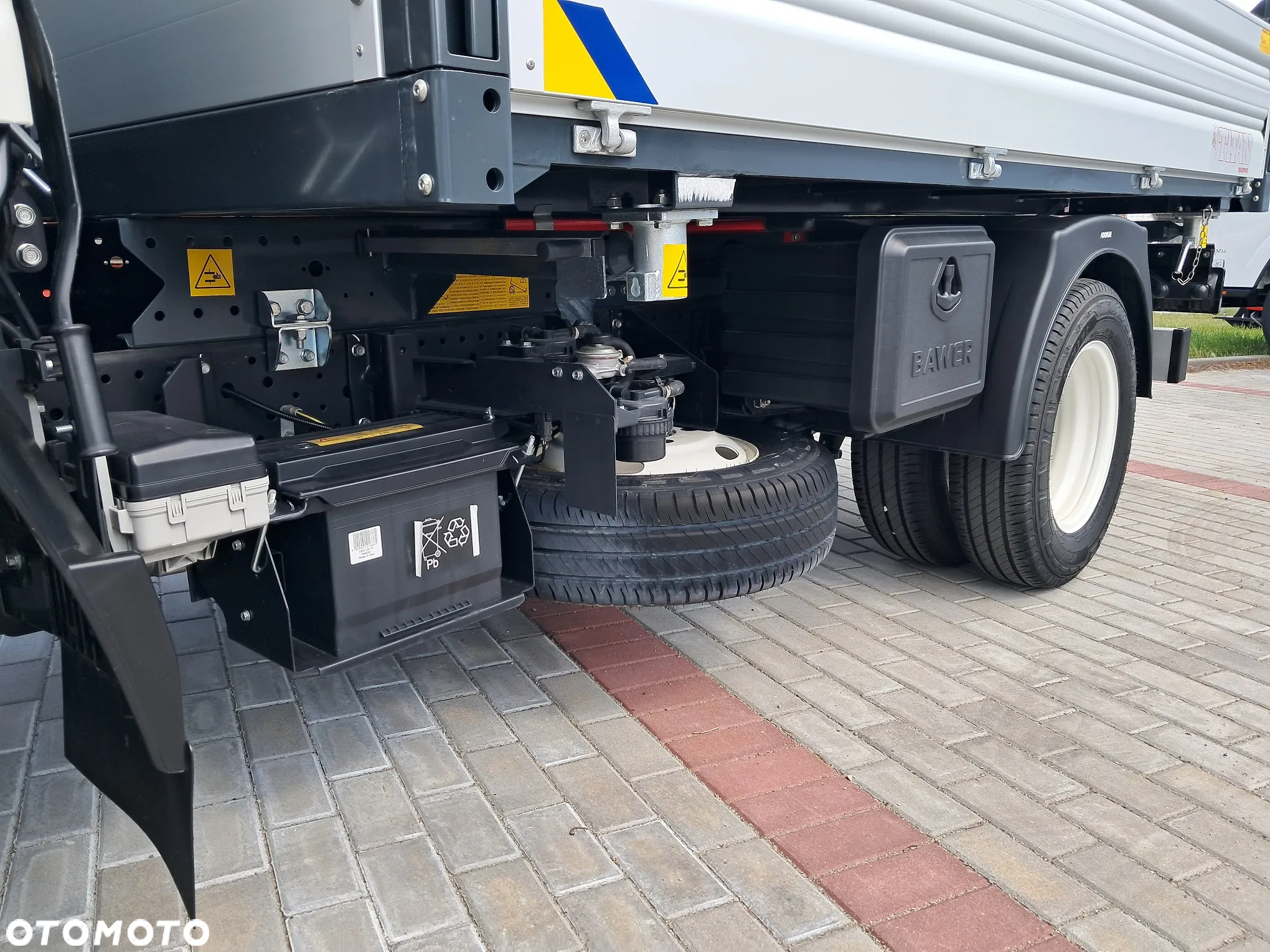 Isuzu M27 3.0 - 12