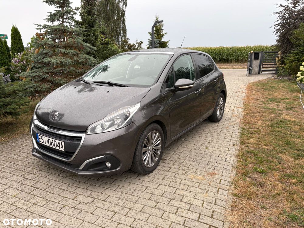Peugeot 208 - 1