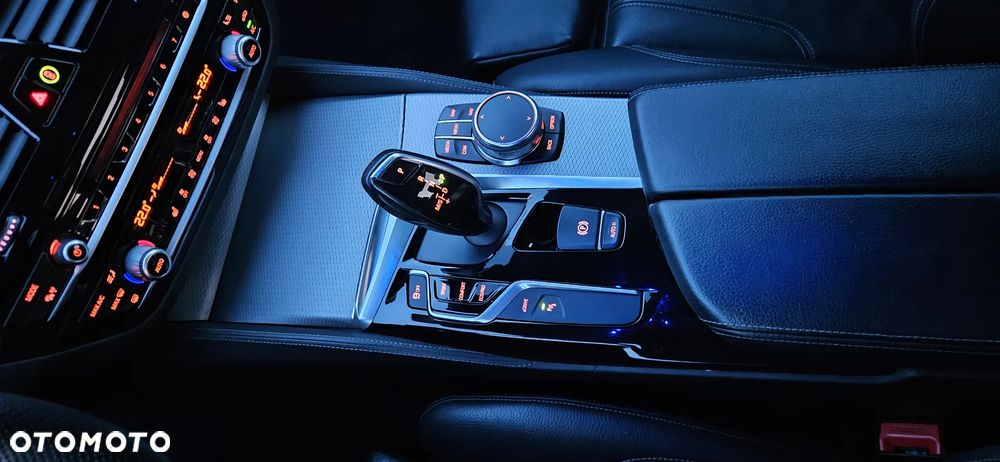 BMW Seria 5 530e iPerformance M Sport sport - 34