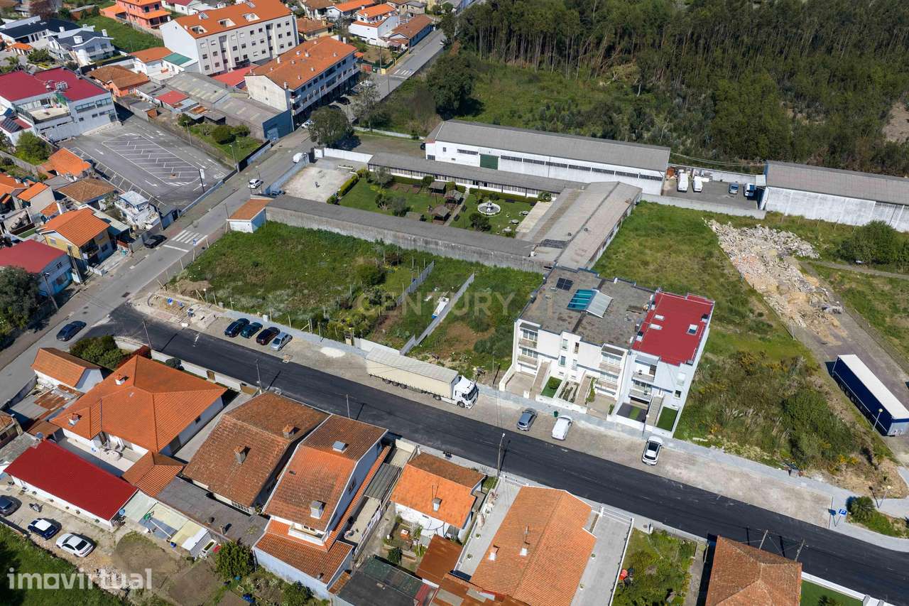 Terreno urbano | Construção habitação geminada em banda - Grande imagem: 5/12