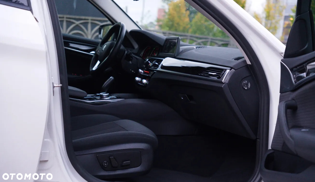 BMW Seria 5 520i - 20