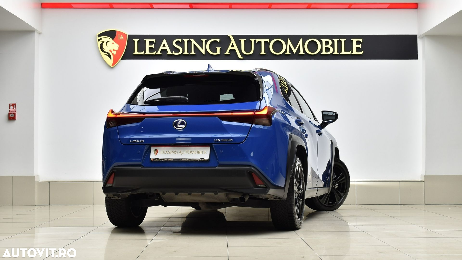 Lexus UX 250h (E-FOUR) Launch Edition - 5