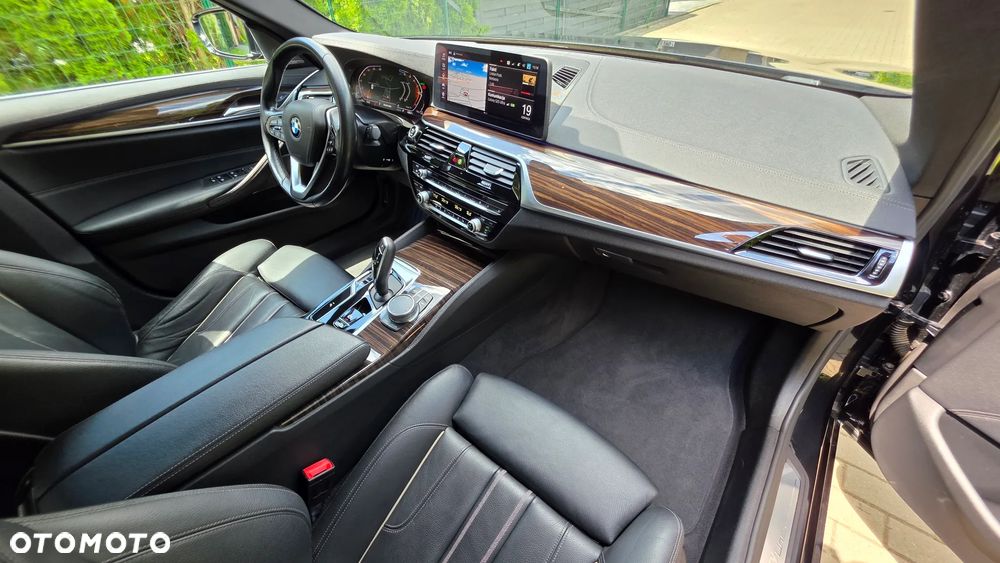 BMW Seria 5 520d xDrive Luxury Line - 11