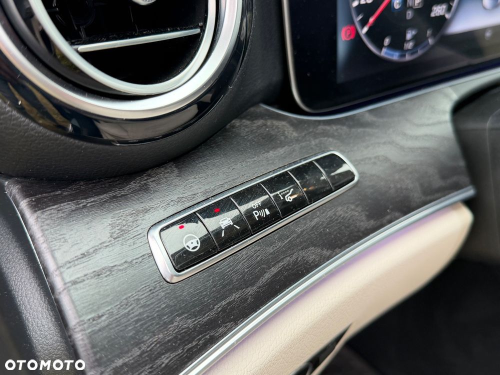 Mercedes-Benz Klasa E 220 d Business Edition 9G-TRONIC - 32