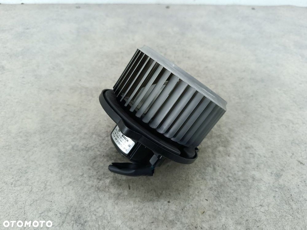 WENTYLATOR NAWIEWU TOYOTA COROLLA VERSO II MF016070-0610 0130101601  BOSCH - 6