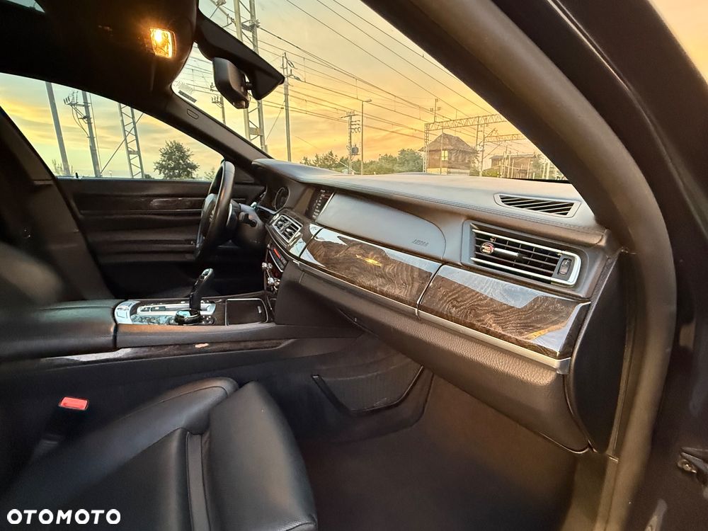 BMW Seria 7 - 24