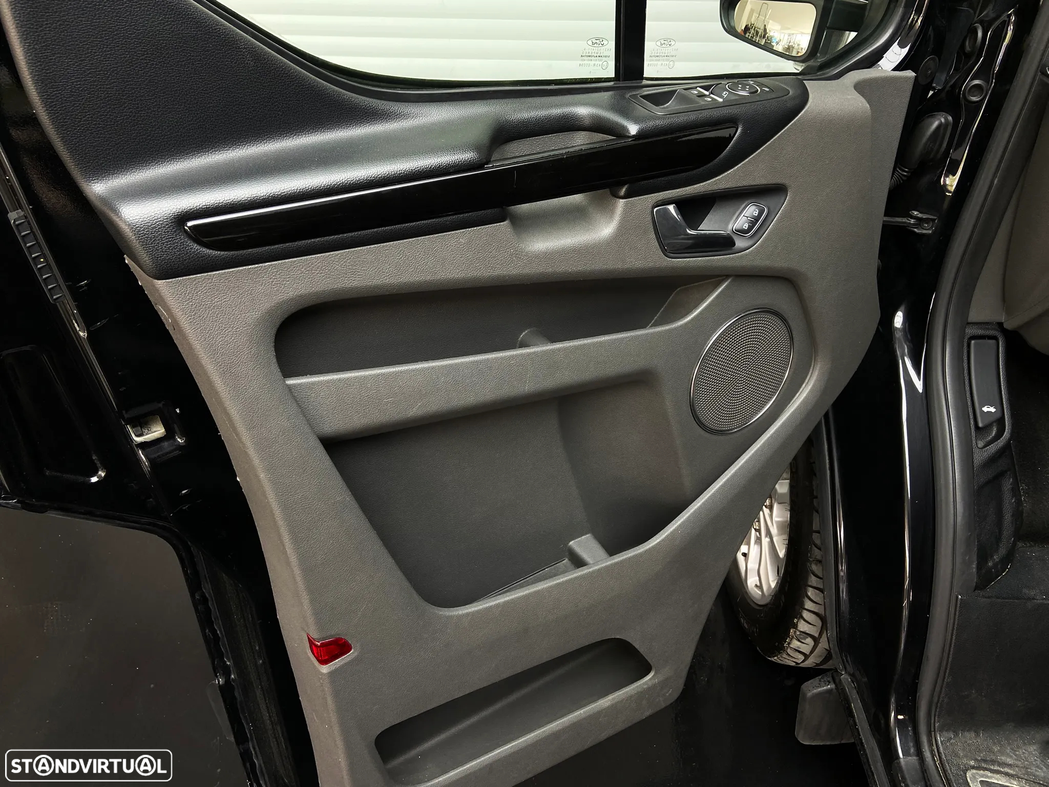 Ford Tourneo Custom - 8