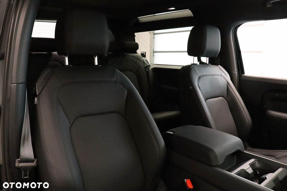 Land Rover Defender - 13