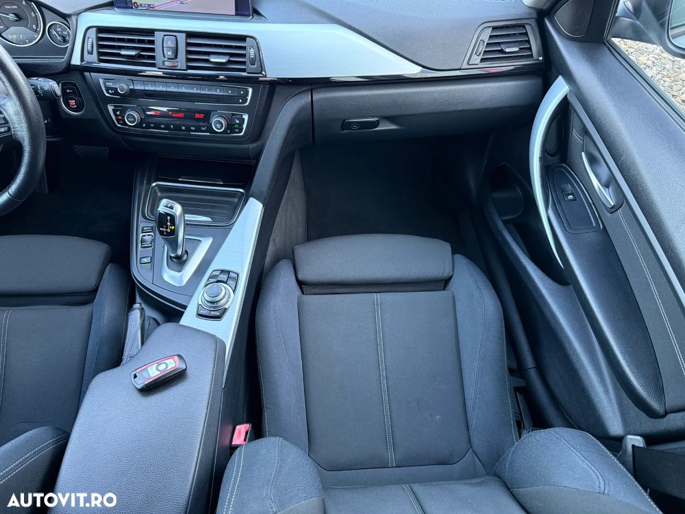 BMW Seria 3 320d Touring Aut. Blue Performance Sport Line - 18