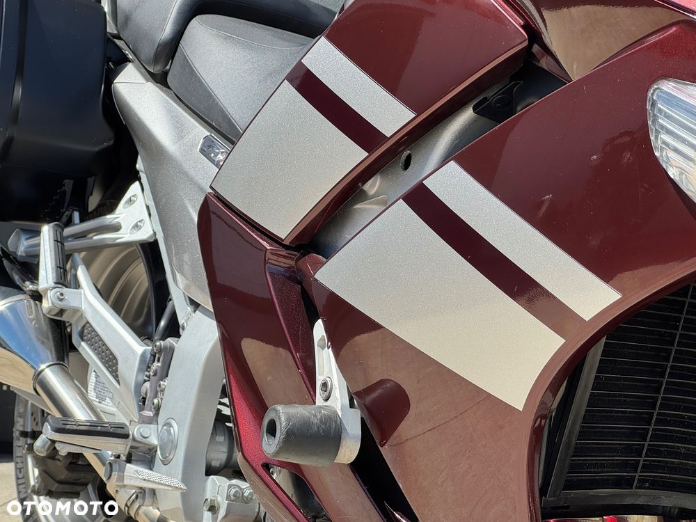 Yamaha FJR - 6