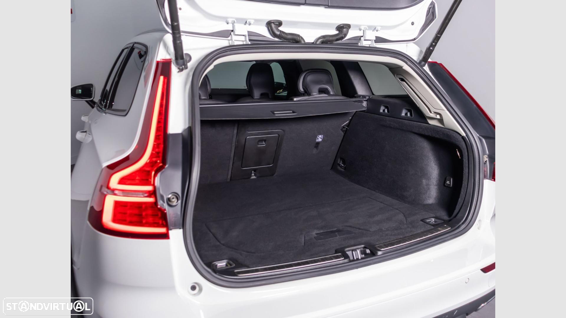 Volvo V60 Cross Country 2.0 B4 Geartronic - 23