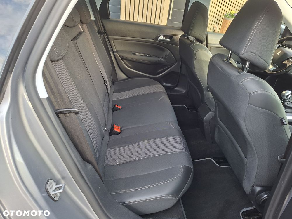 Peugeot 308 1.6 BlueHDi Allure S&S - 9