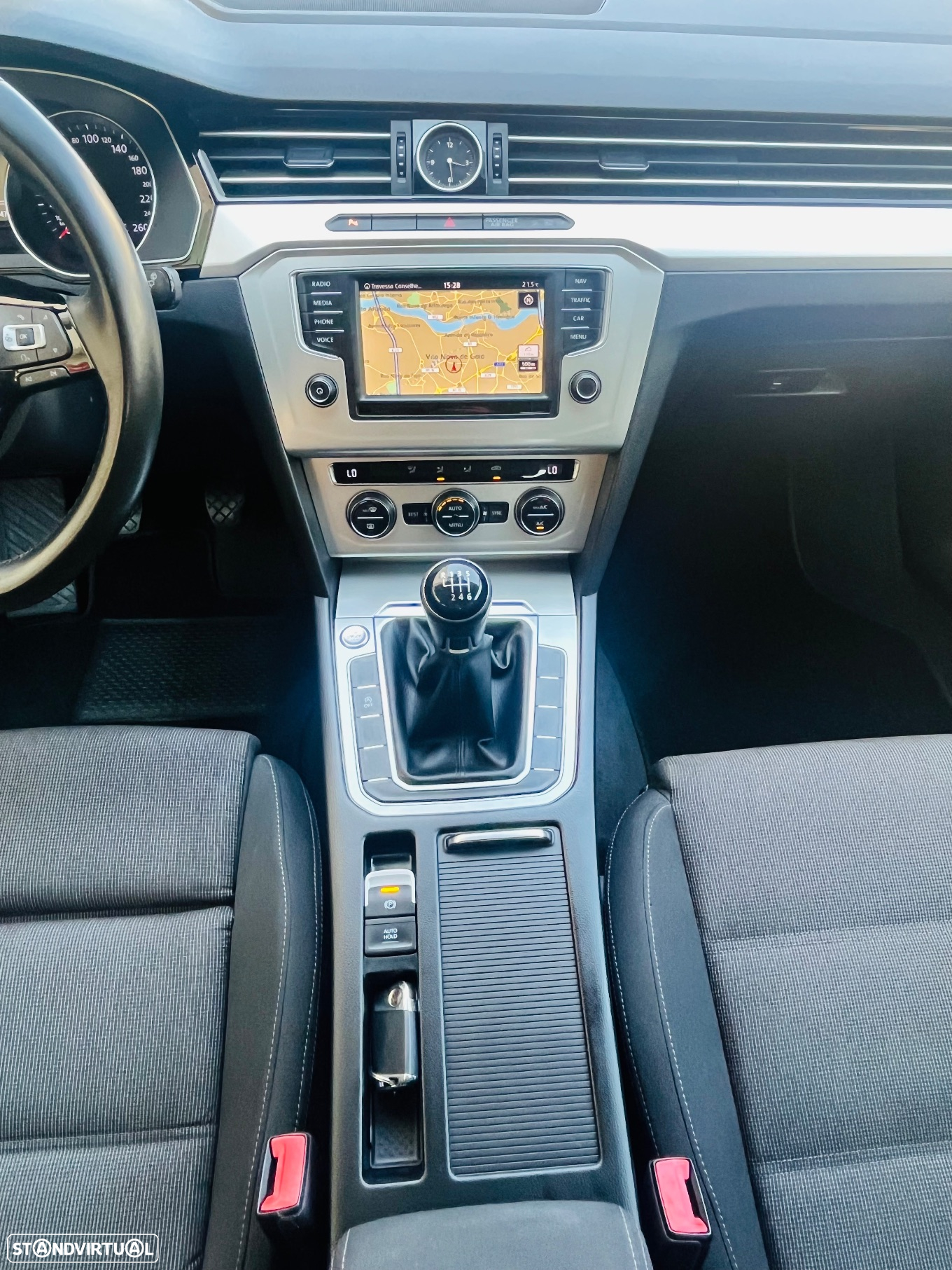 VW Passat Variant 2.0 TDi Confortline - 31