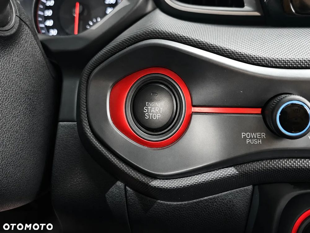 Hyundai Veloster - 16